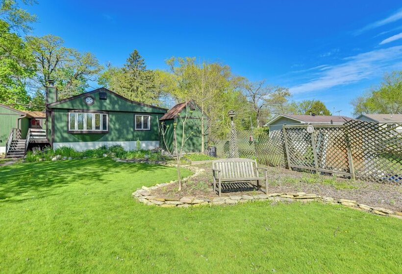 Charming Lake Pistakee Home W/ Kayaks & Patio!