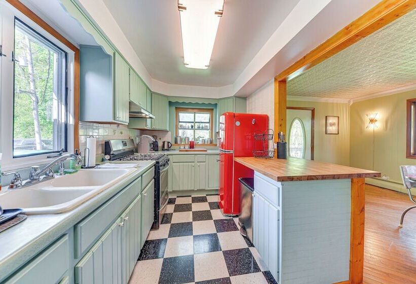 Charming Lake Pistakee Home W/ Kayaks & Patio!