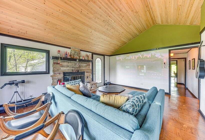 Charming Lake Pistakee Home W/ Kayaks & Patio!