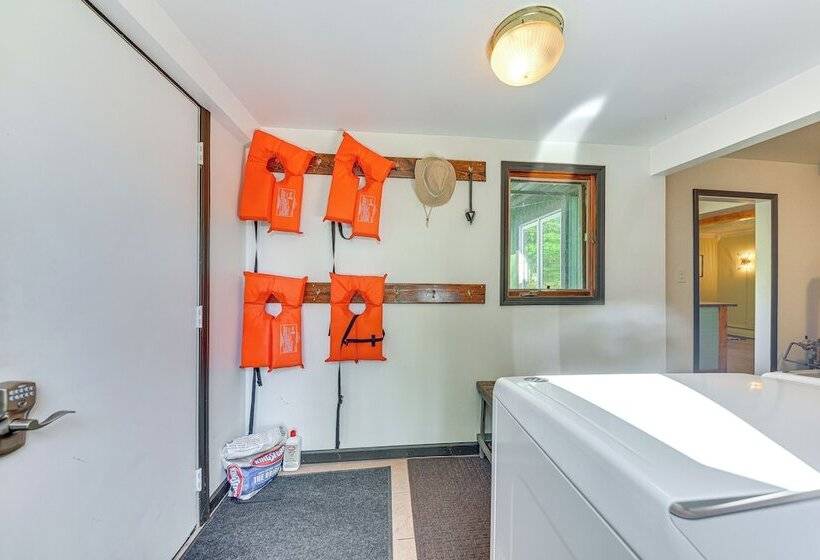 Charming Lake Pistakee Home W/ Kayaks & Patio!