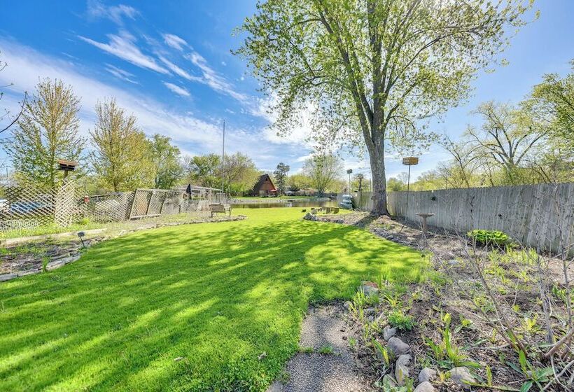 Charming Lake Pistakee Home W/ Kayaks & Patio!