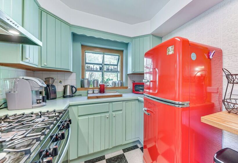 Charming Lake Pistakee Home W/ Kayaks & Patio!