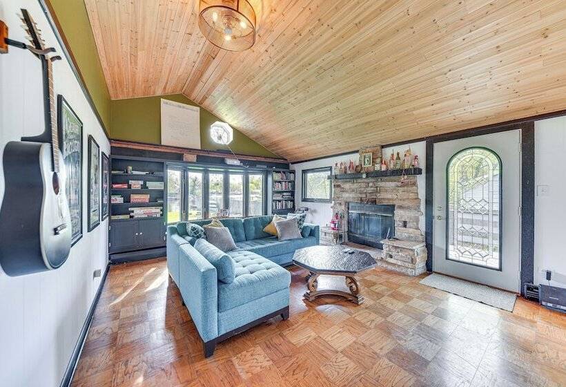 Charming Lake Pistakee Home W/ Kayaks & Patio!