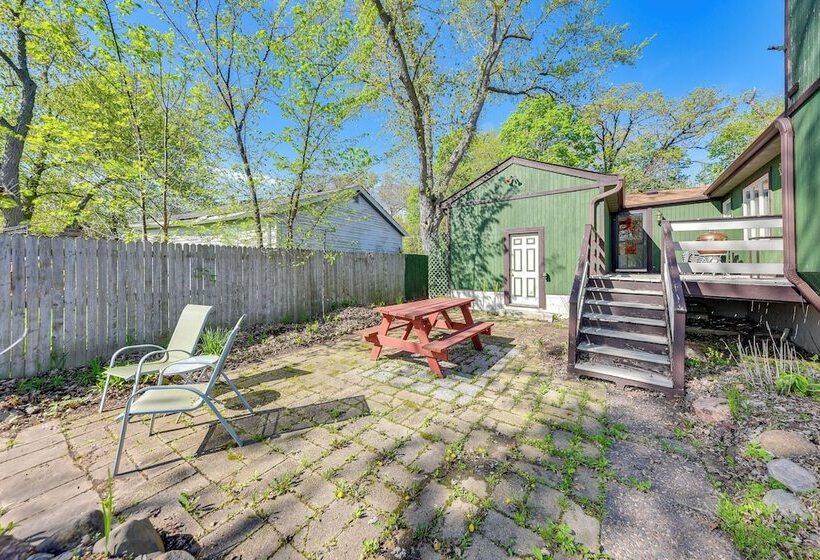 Charming Lake Pistakee Home W/ Kayaks & Patio!