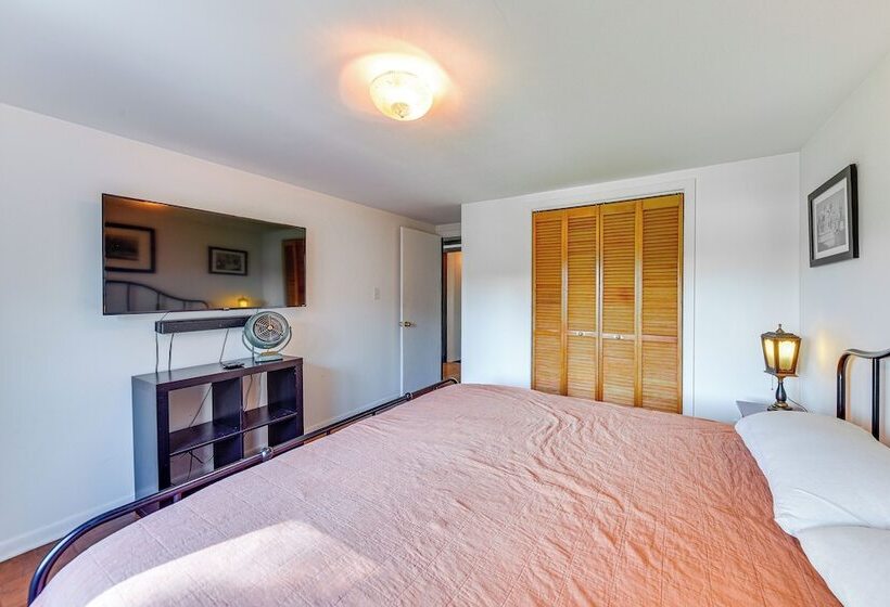 Charming Lake Pistakee Home W/ Kayaks & Patio!