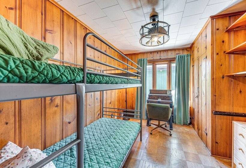 Charming Lake Pistakee Home W/ Kayaks & Patio!