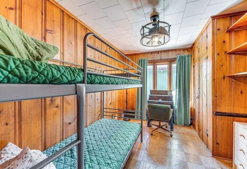 Charming Lake Pistakee Home W/ Kayaks & Patio!