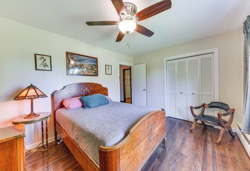 Charming Lake Pistakee Home W/ Kayaks & Patio!