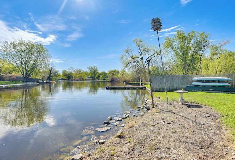 Charming Lake Pistakee Home W/ Kayaks & Patio!
