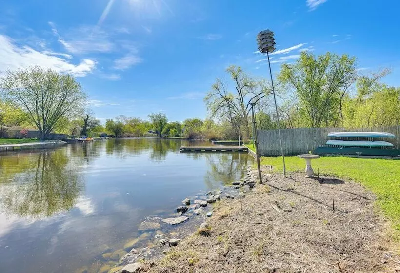 Charming Lake Pistakee Home W/ Kayaks & Patio!