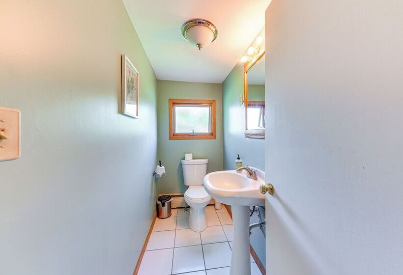 Charming Lake Pistakee Home W/ Kayaks & Patio!