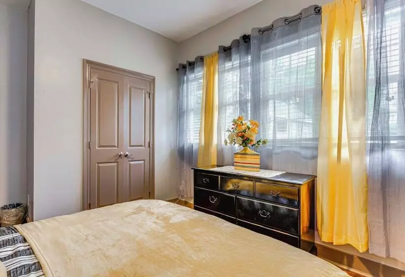Chic Atlanta Home: Close To Downtown & Stadiums