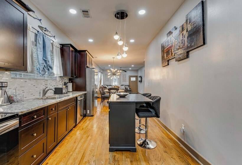 Chic Atlanta Home: Close To Downtown & Stadiums