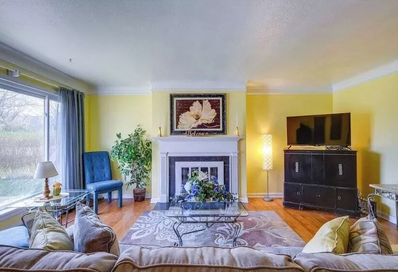 Cleveland Heights Home W/ Sunroom: Park Across St!