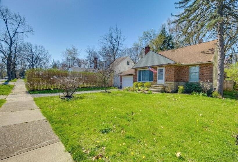 Cleveland Heights Home W/ Sunroom: Park Across St!