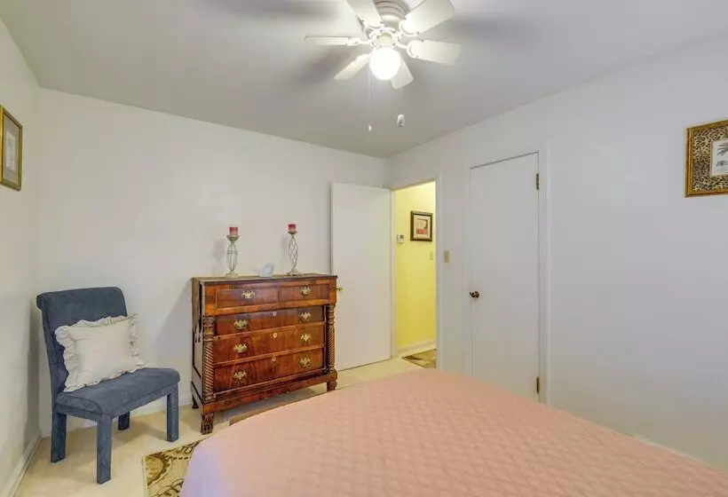 Cleveland Heights Home W/ Sunroom: Park Across St!