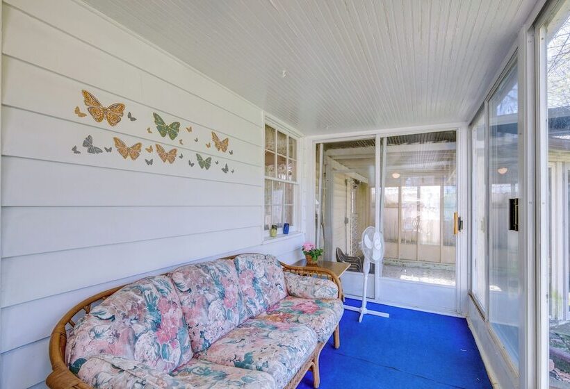 Cleveland Heights Home W/ Sunroom: Park Across St!