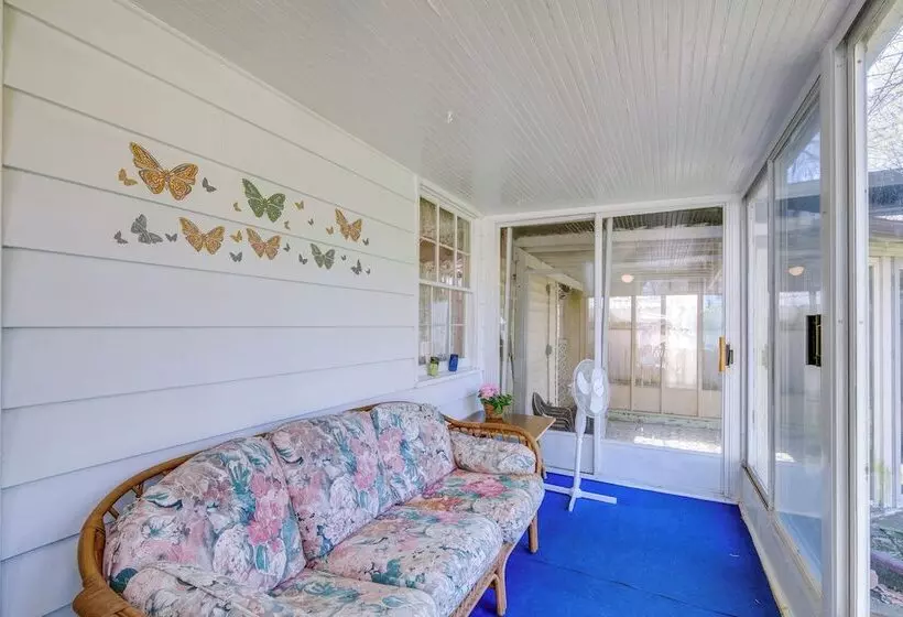 Cleveland Heights Home W/ Sunroom: Park Across St!