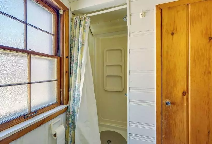 Cleveland Heights Home W/ Sunroom: Park Across St!