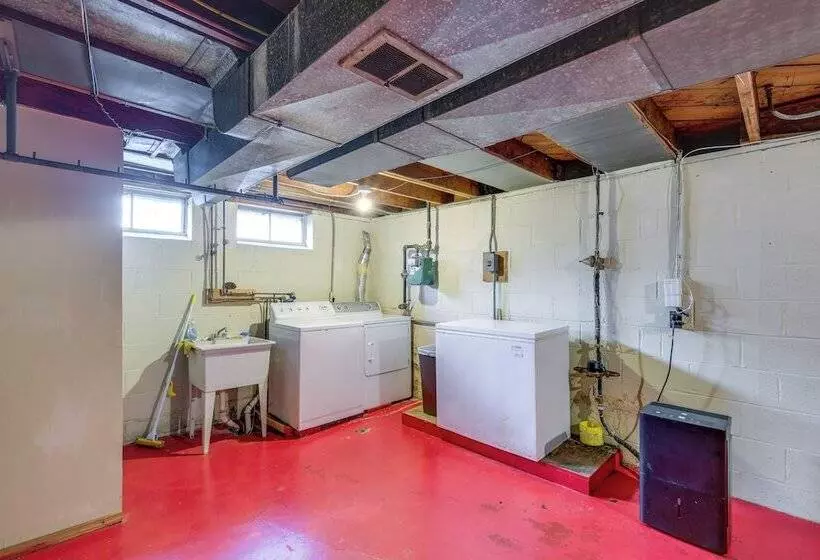 Cleveland Heights Home W/ Sunroom: Park Across St!