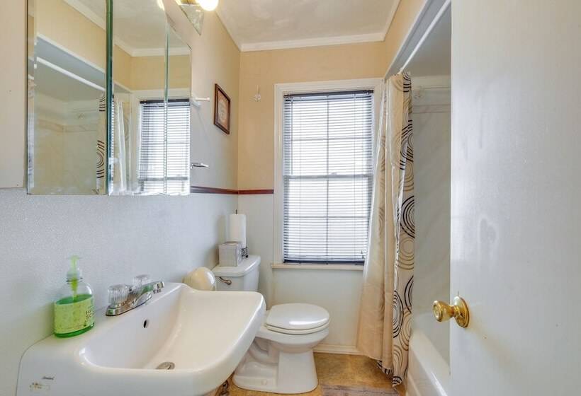 Cleveland Heights Home W/ Sunroom: Park Across St!