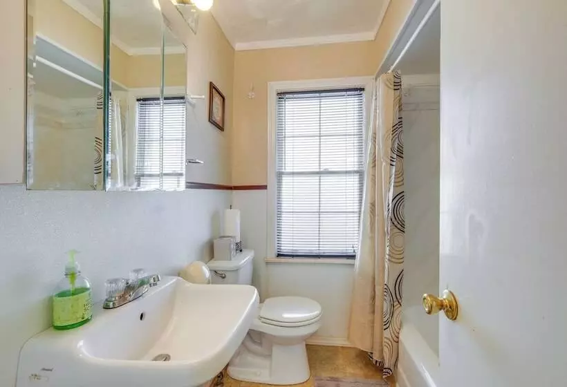 Cleveland Heights Home W/ Sunroom: Park Across St!