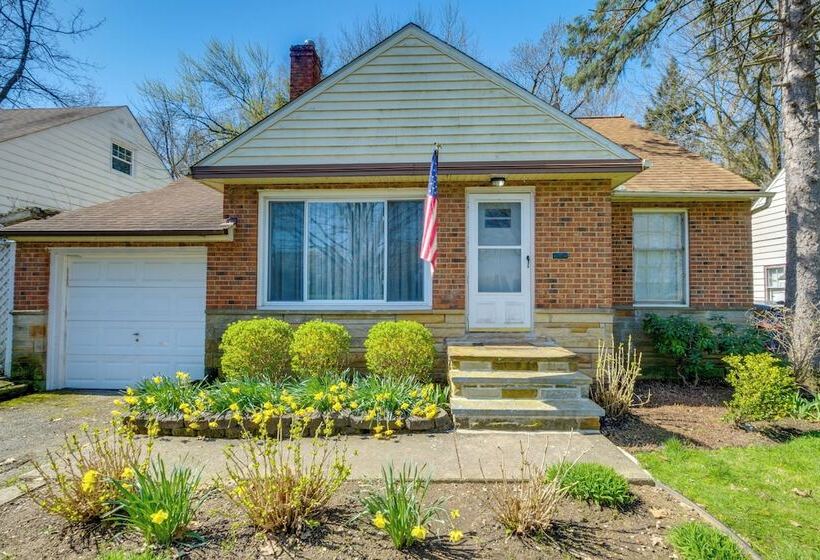 Cleveland Heights Home W/ Sunroom: Park Across St!