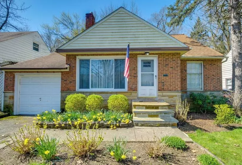 Cleveland Heights Home W/ Sunroom: Park Across St!