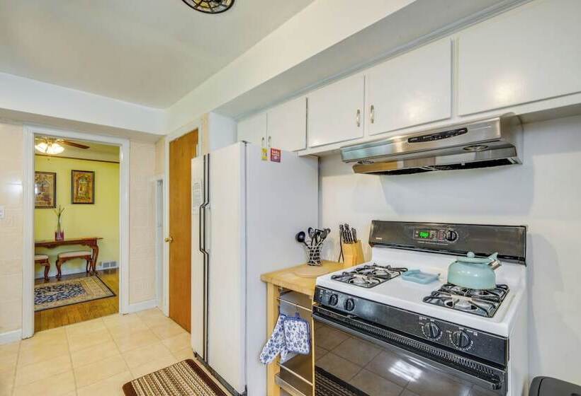 Cleveland Heights Home W/ Sunroom: Park Across St!