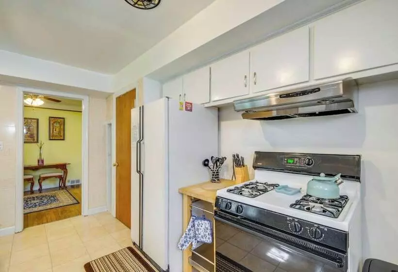 Cleveland Heights Home W/ Sunroom: Park Across St!