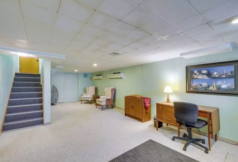 Cleveland Heights Home W/ Sunroom: Park Across St!