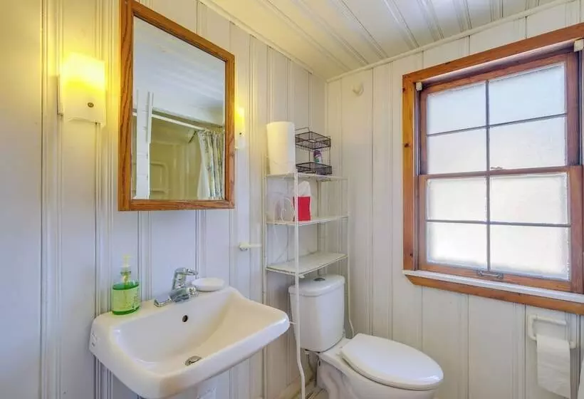 Cleveland Heights Home W/ Sunroom: Park Across St!