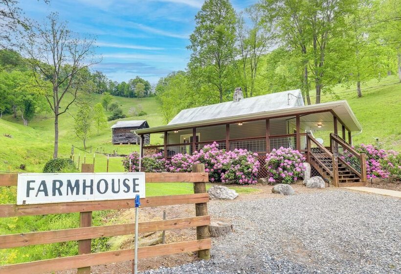 Cozy Mars Hill Farmhouse W/ Scenic Views