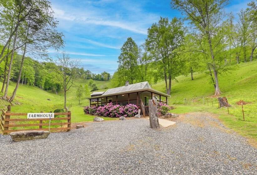 Cozy Mars Hill Farmhouse W/ Scenic Views