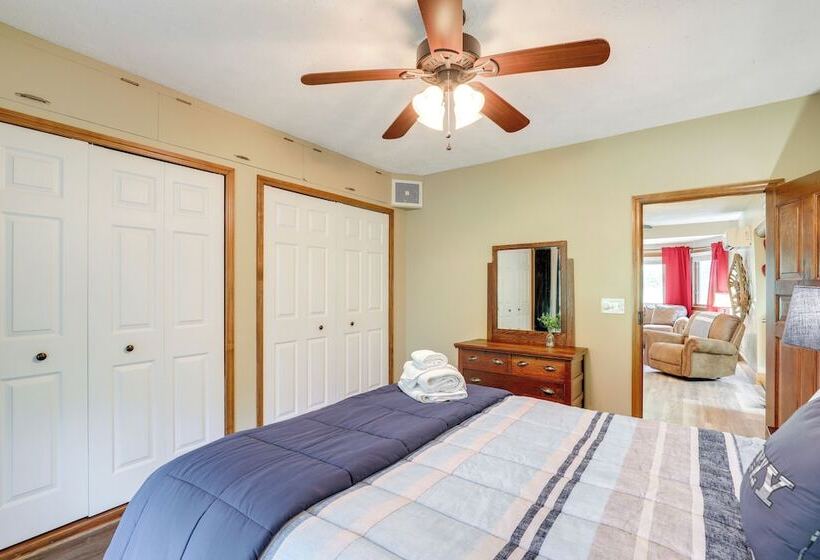 Cozy Mars Hill Farmhouse W/ Scenic Views