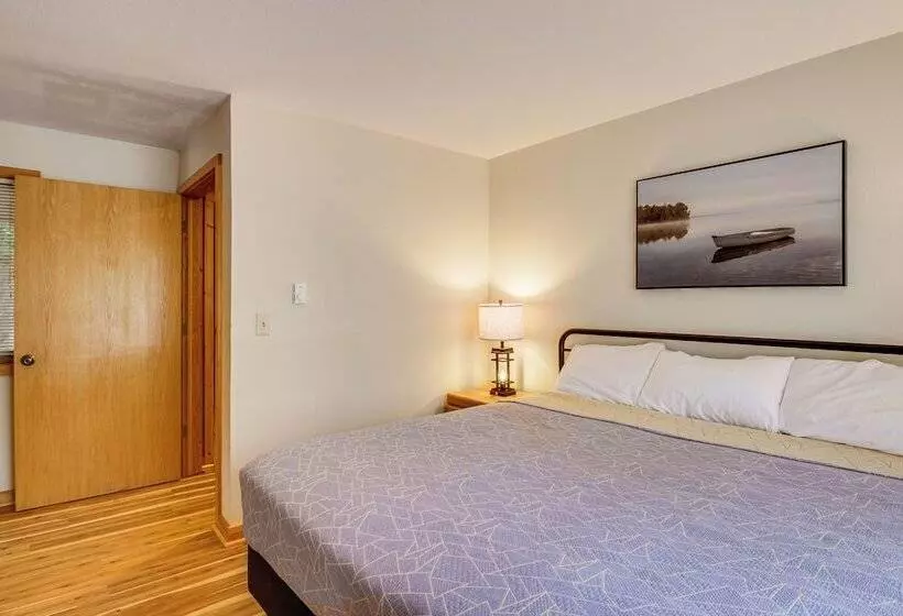 Family Cabin W/ Private Dock On Caribou Lake!