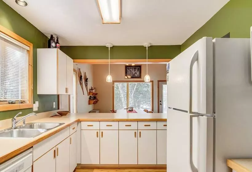 Family Cabin W/ Private Dock On Caribou Lake!