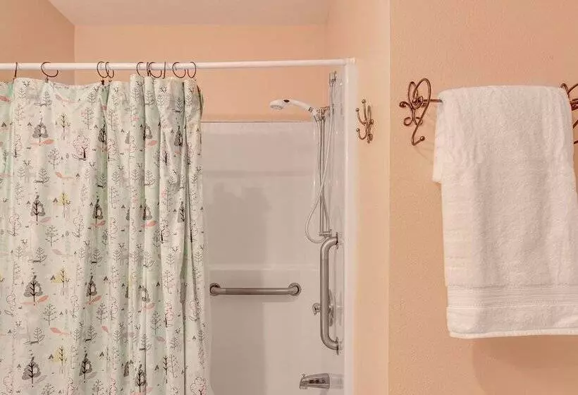 Family Cabin W/ Private Dock On Caribou Lake!