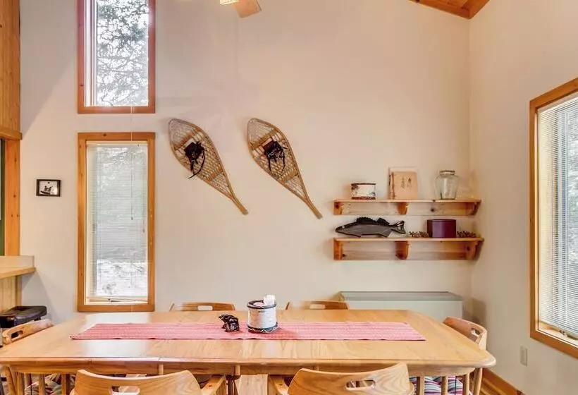 Family Cabin W/ Private Dock On Caribou Lake!