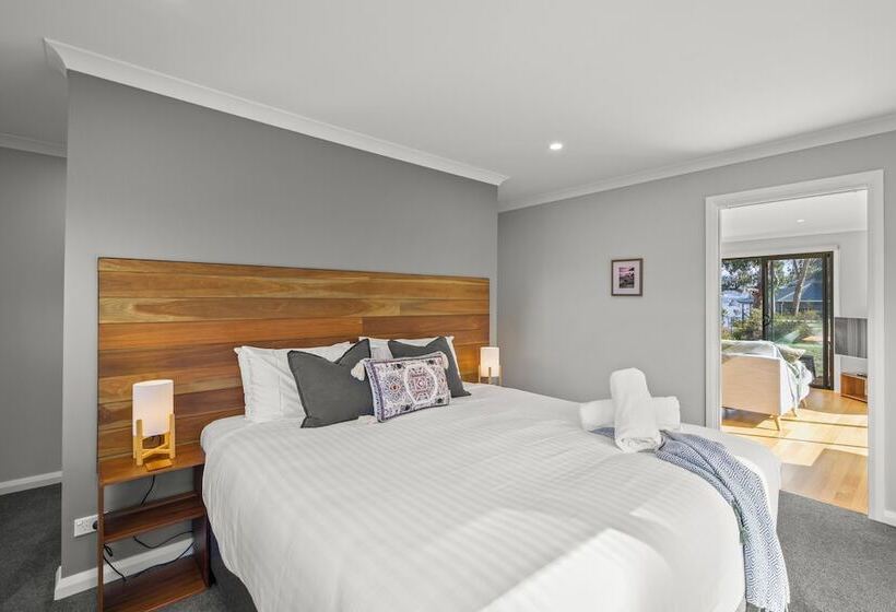 Herlihys On Huon   Cabin 1