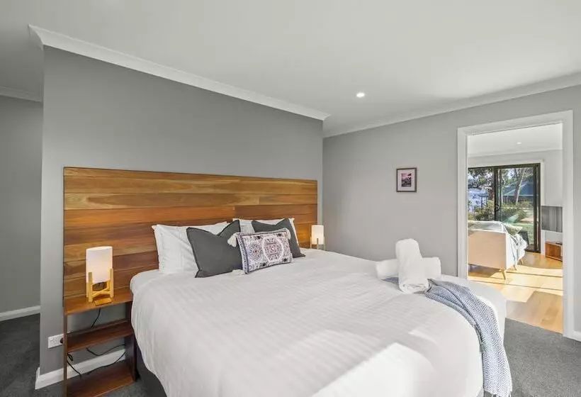 Herlihys On Huon   Cabin 1