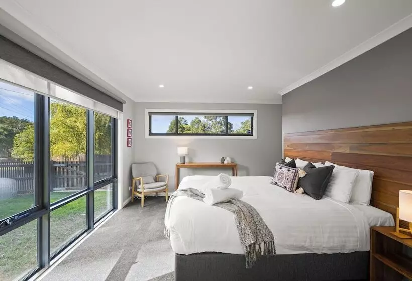 Herlihys On Huon   Cabin 1