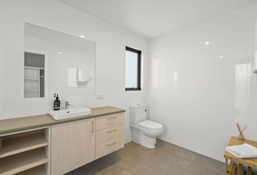 Herlihys On Huon   Cabin 1