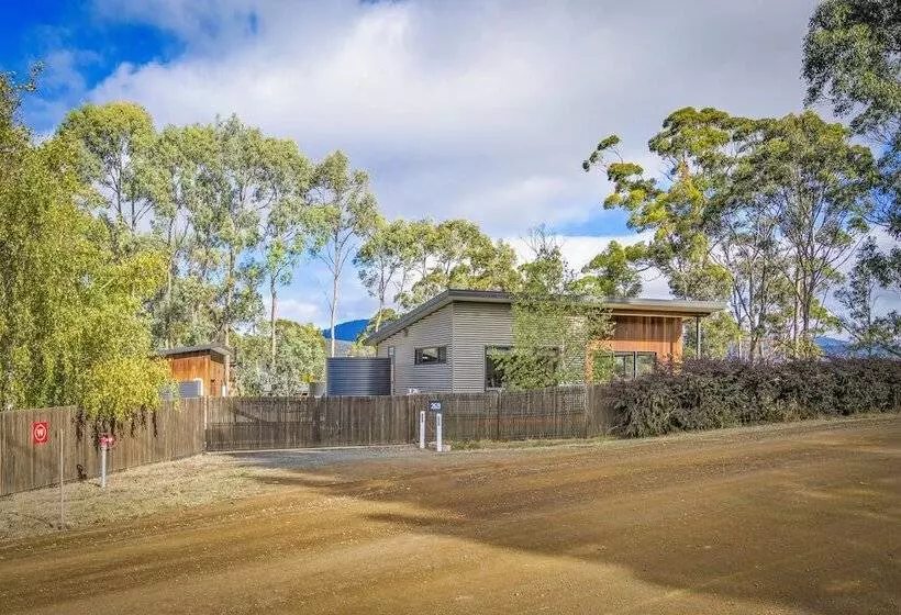 Herlihys On Huon   Cabin 1