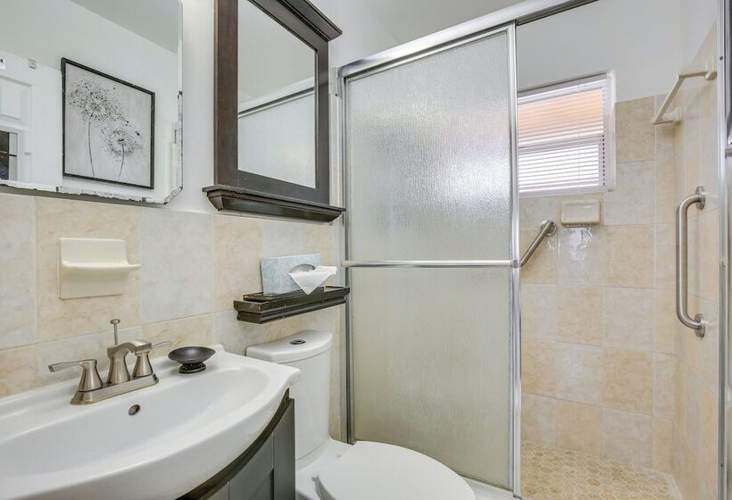 Hollywood Apartment, 5 Mi To Hard Rock Stadium!