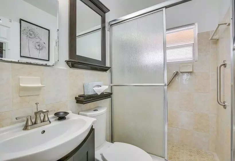 Hollywood Apartment, 5 Mi To Hard Rock Stadium!