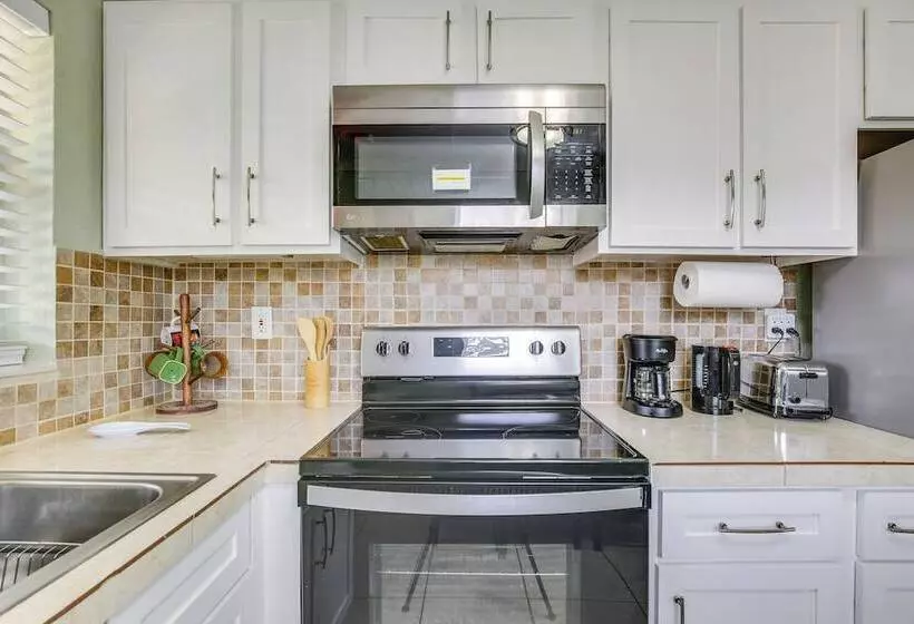 Hollywood Apartment, 5 Mi To Hard Rock Stadium!
