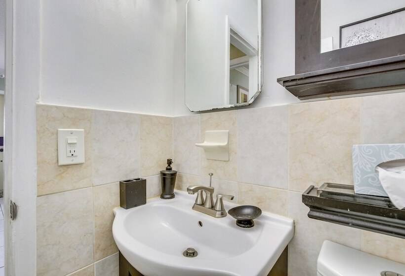 Hollywood Apartment, 5 Mi To Hard Rock Stadium!