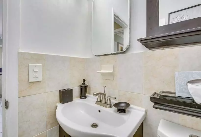 Hollywood Apartment, 5 Mi To Hard Rock Stadium!