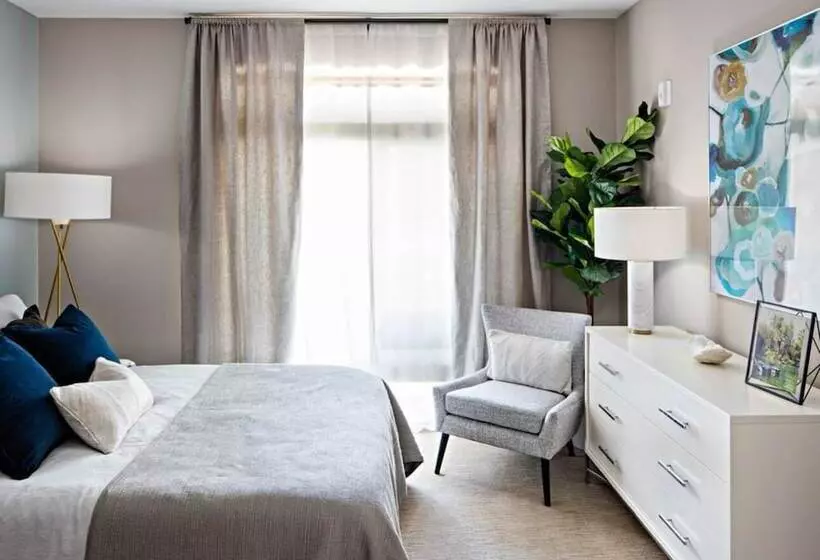 Hostelli Kings Point Lux Suites